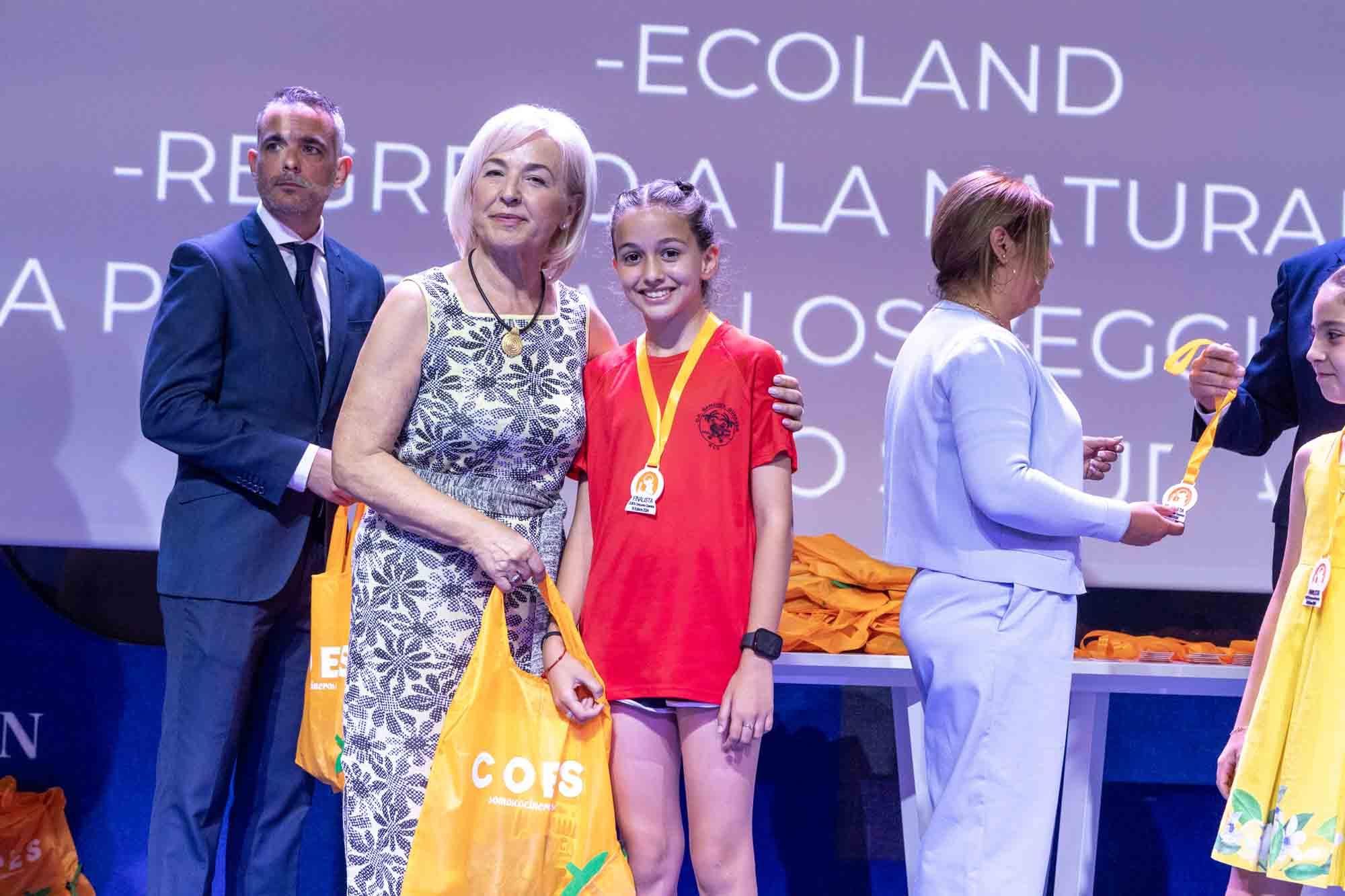Entrega de premios del concurso infantil de relatos cortos "Cuéntame un cuento para comer" en el Club INFORMACIÓN organizado por COES