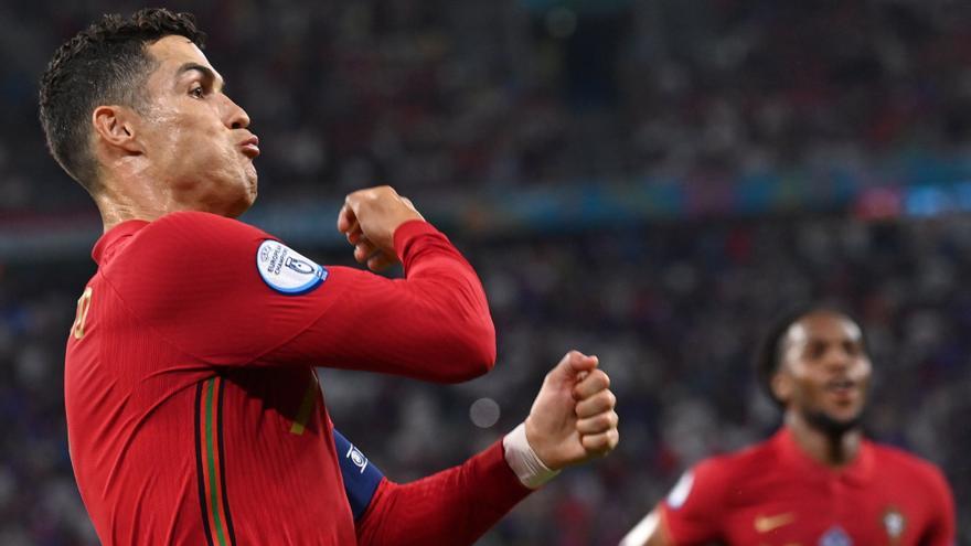 El pulso entre Ronaldo y Benzema deja a Portugal tercera y Francia líder