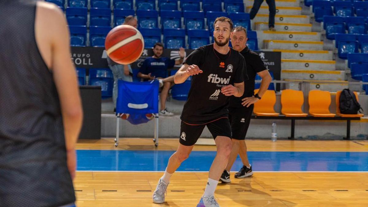 Marc García, en un entrenamiento en Son Moix.