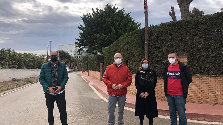 Mejoran la seguridad de peatones y conductores en un tramo de carretera que une Chilches pueblo con la costa