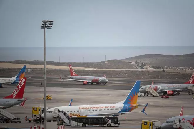 La segunda pista del Aeropuerto Tenerife Sur deja de ser prioritaria