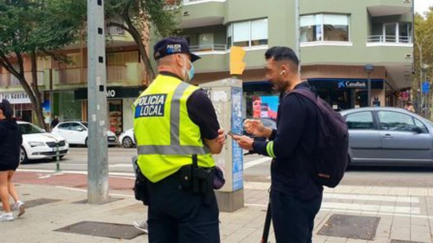 Control a un usuario de patinete. | POLICÍA LOCAL PALMA