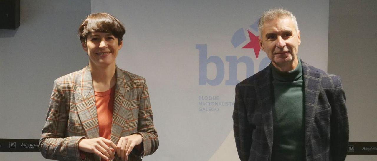 La líder del BNG, Ana Pontón, junto con el reelegido responsable local, Luís Seara. |   // I.O.