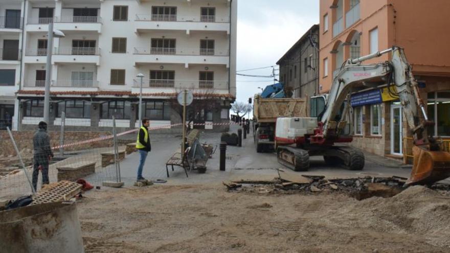 Les màquines treballant al Port d&#039;en Perris