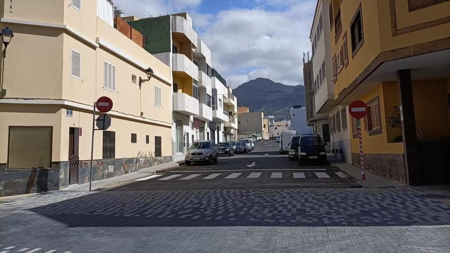 Tráfico reorganiza la circulación en distintas calles de La Aldea