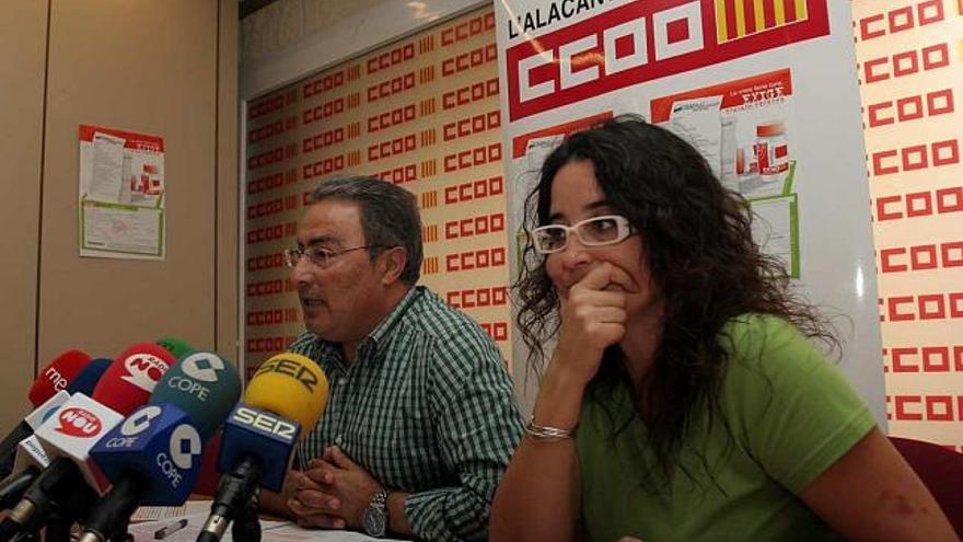 El secretario general de CC OO-PV, Paco Molina, y su homóloga en l´Alacantí, Consuelo Navarro, ayer