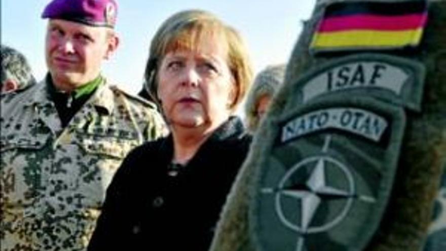 Merkel vive horas bajas