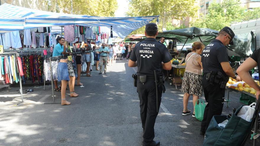 Diez consejos de la Policía para estar seguros este verano en Murcia