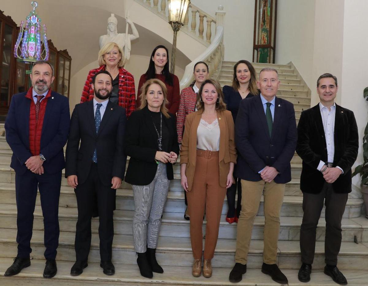 Susana Camarero junto a parte del bipartito de Castelló.