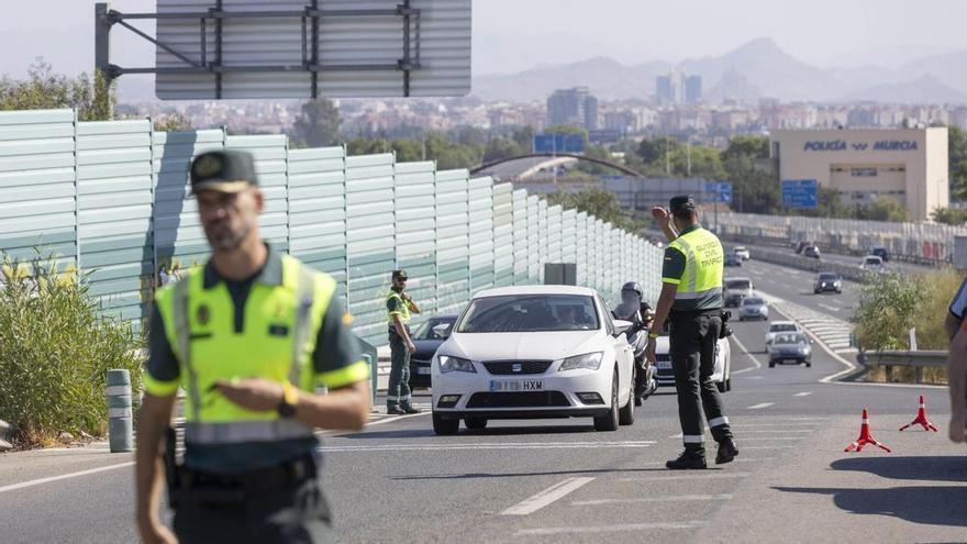 Luz verde de la DGT a bajar la velocidad máxima en autovía para evitar accidentes: la Guardia civil extrema la vigilancia con multas de 600 euros