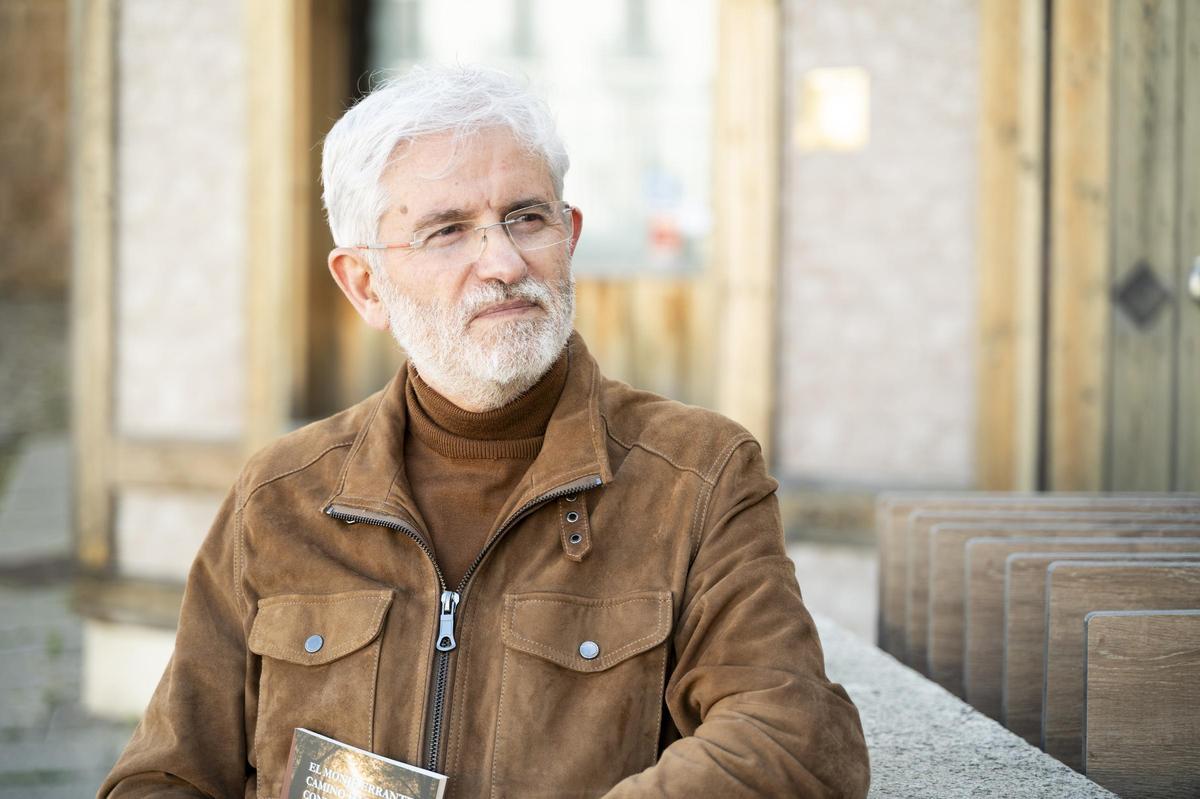 Domingo Barbolla, en la plaza Mayor de Cáceres.