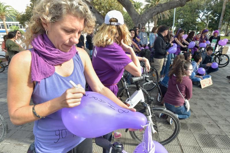 08-03-2019 LAS PALMAS DE GRAN CANARIA. Bicipiquete feminista, en San Telmo. Fotógrafo: ANDRES CRUZ  | 08/03/2019 | Fotógrafo: Andrés Cruz