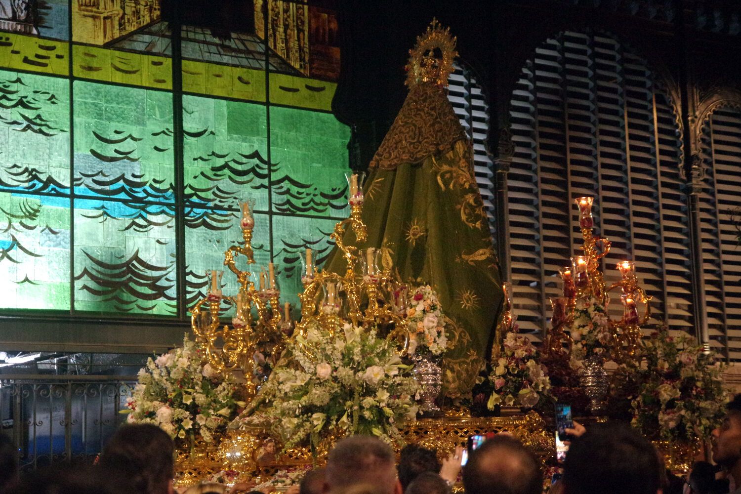 Procesión triunfal de regreso de la Virgen de la Esperanza a su basílica tras su peregrinación a Roma