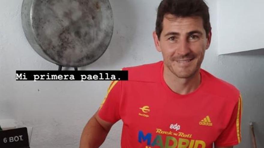 Iker Casillas ha publicado una foto con su primera paella.