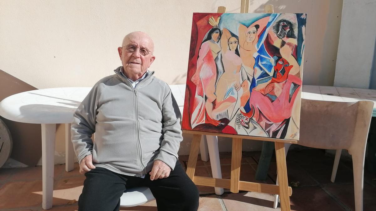 Salvador Cobos, en su casa con su última copia, ‘Las señoritas de Avignon’ de Picasso.