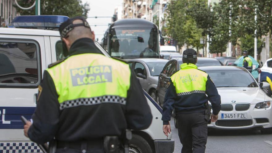 Agentes de la Policía Local en un control.