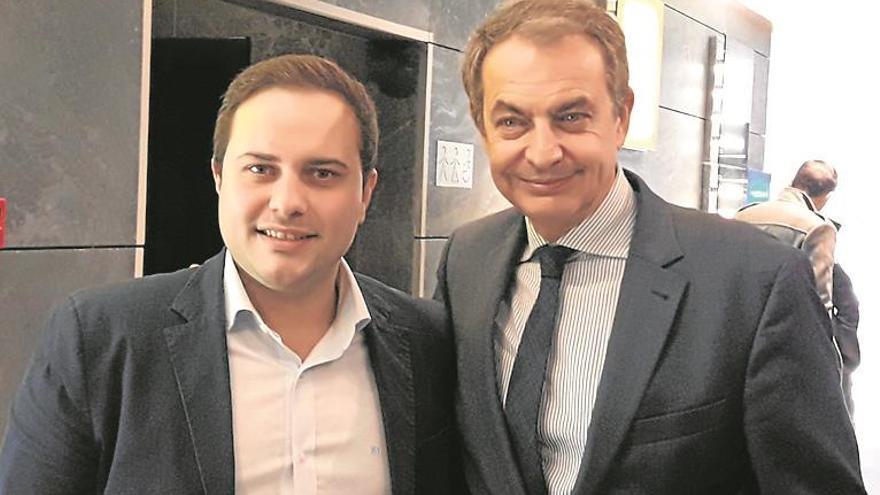 lópez, con zapatero en un foro sobre contratación