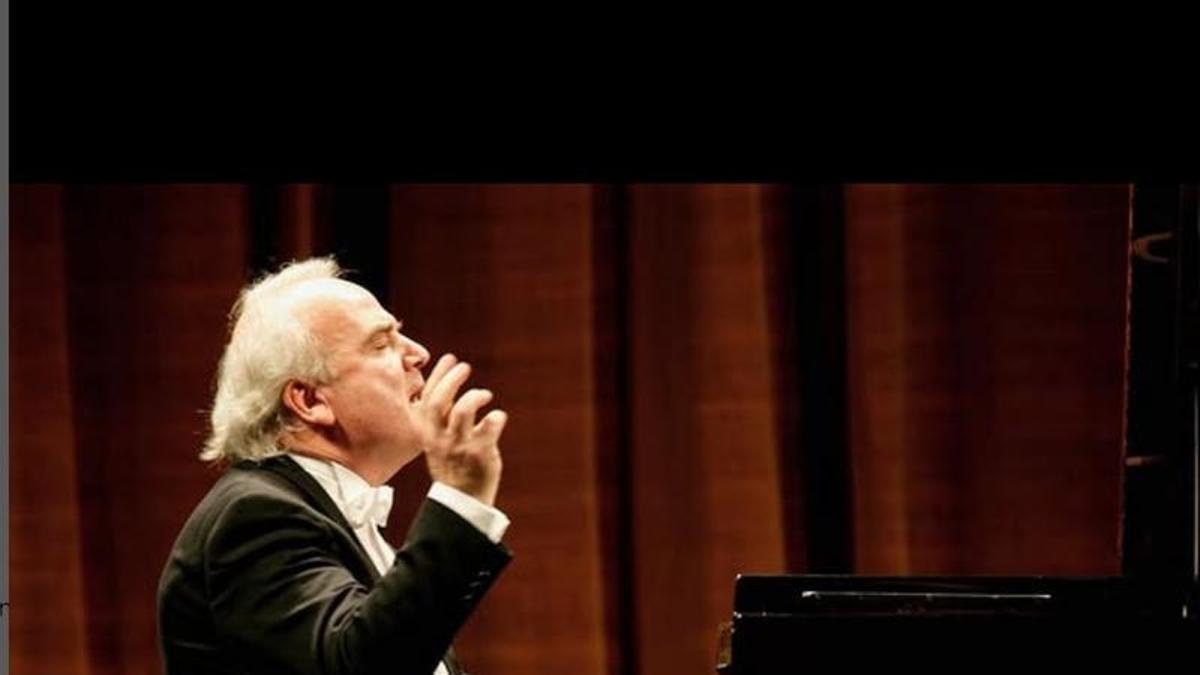 Guillermo González durante una actuación.