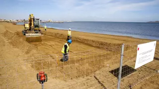 Arranca la prueba piloto para retirar los fangos del Mar Menor