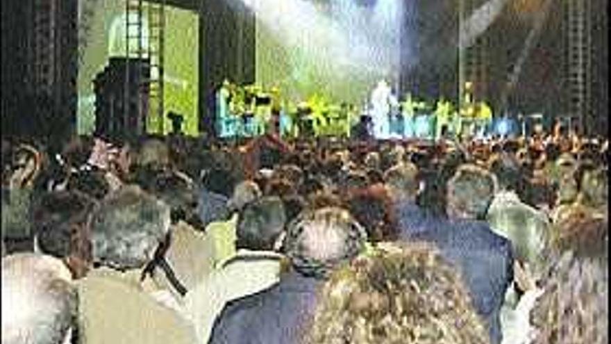 Público asistente al concierto de Víctor Manuel y Ana Belén, en 2006.