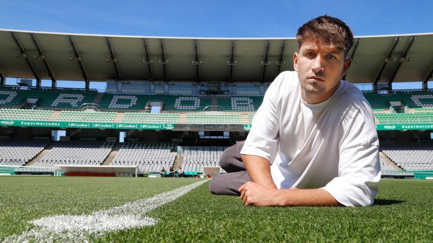 &quot;Estaría encantado de seguir muchos años y hacer historia en el Córdoba CF&quot;