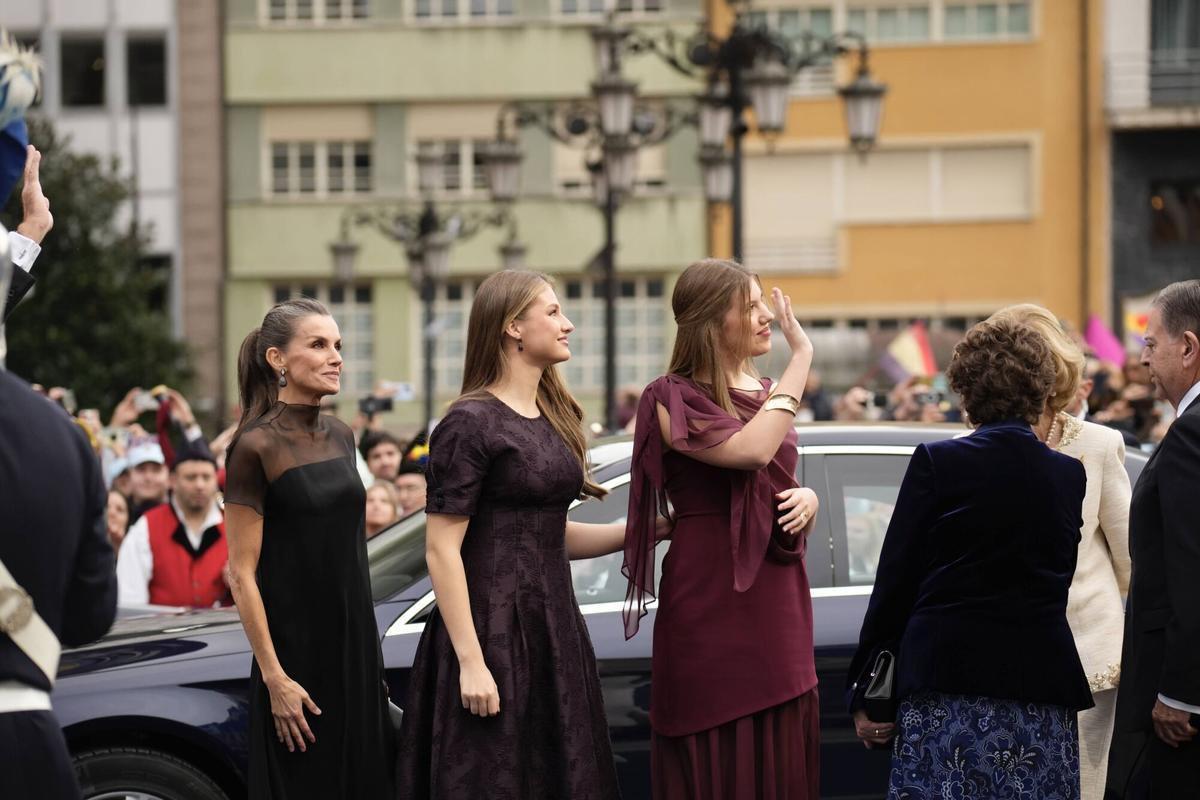 Así fue la llegada de los invitados a los premios "Princesa de Asturias" y su paso por la alfombra azul