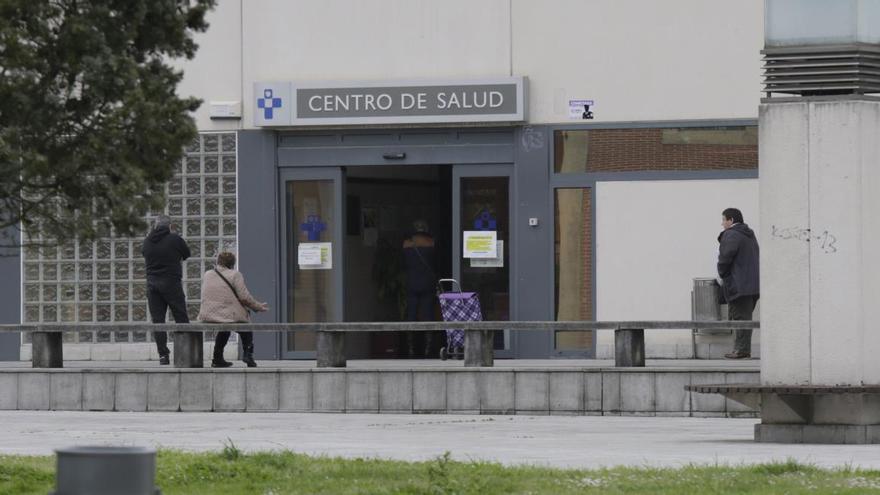 Centro de Salud de La Felguera, a donde llevaron al joven.