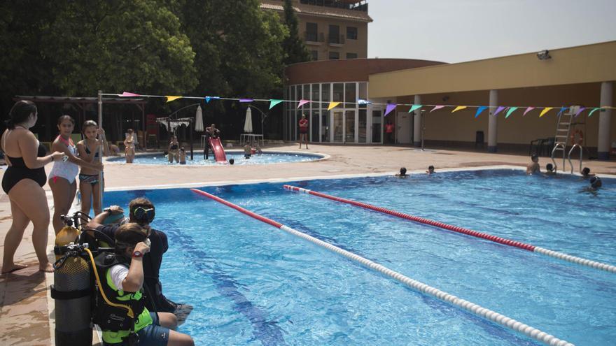 La piscina de Castellar-Oliveral se prepara para el verano