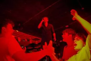 Así se vive el Mundial 2026, partido España contra Francia en la discoteca Bling Bling.