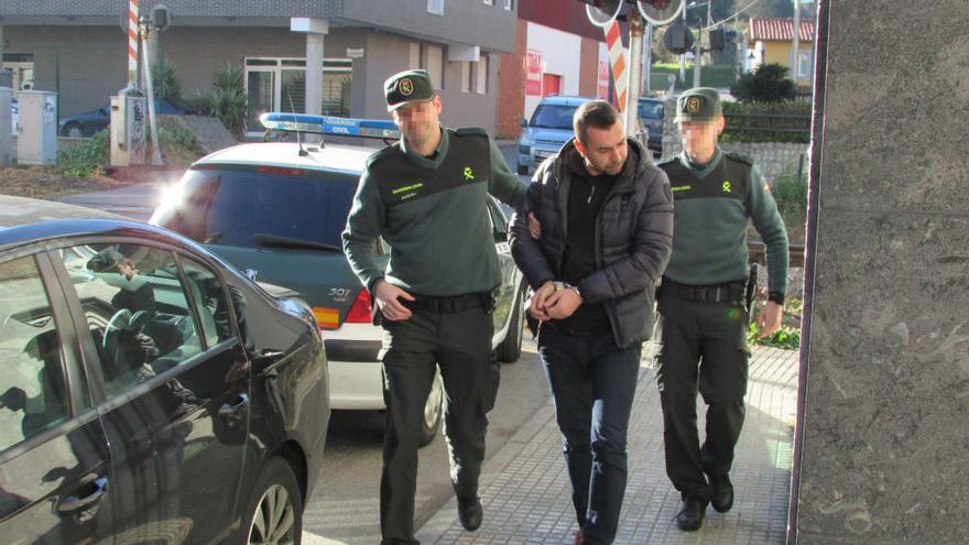 En libertad con cargos el detenido ayer por robar en Posada de Llanes