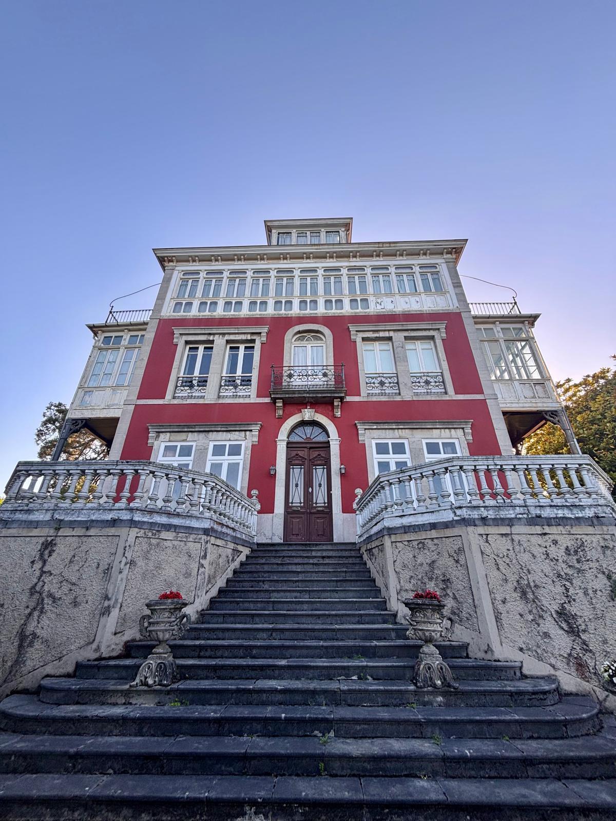 Fachada principal de La Casona.