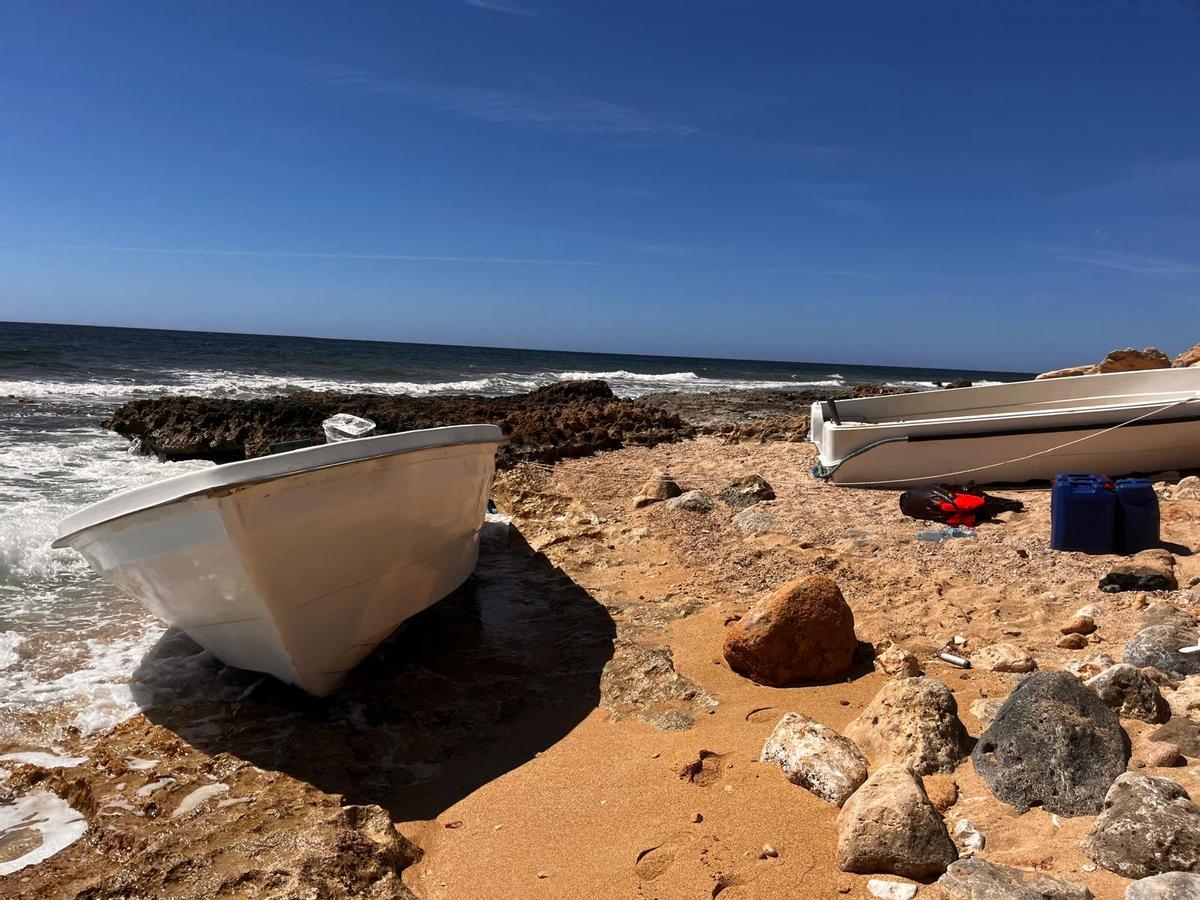 Las imágenes de una patera llegada a la zona de s’Estufador, en Formentera