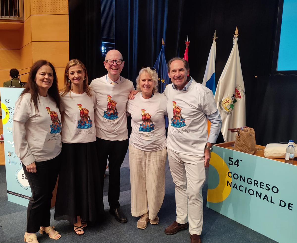 Podologos con camisetas de la campaña