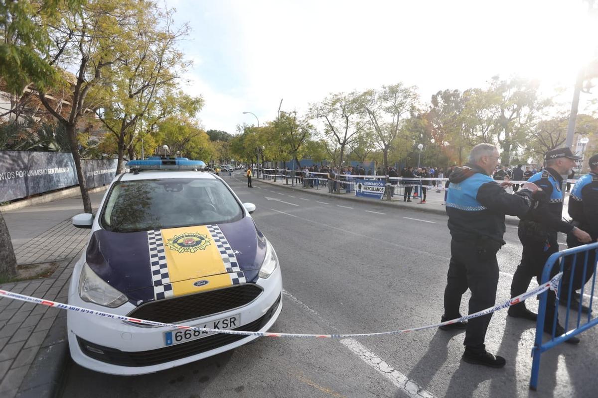 Así ha sido la protesta de los aficionados herculanos antes del partido