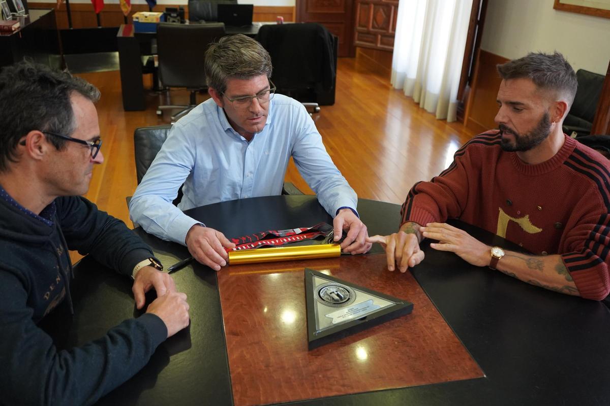 Recepción al deportista Salva Pla, campeón del mundo de Deka Fit, en el Ayuntamiento de Ontinyent.