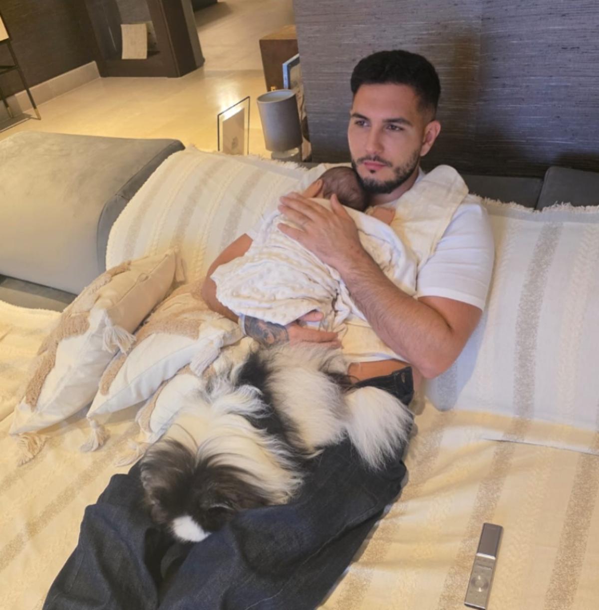 Así es la casa de Omar Montes en la que vive con su hijo recién nacido