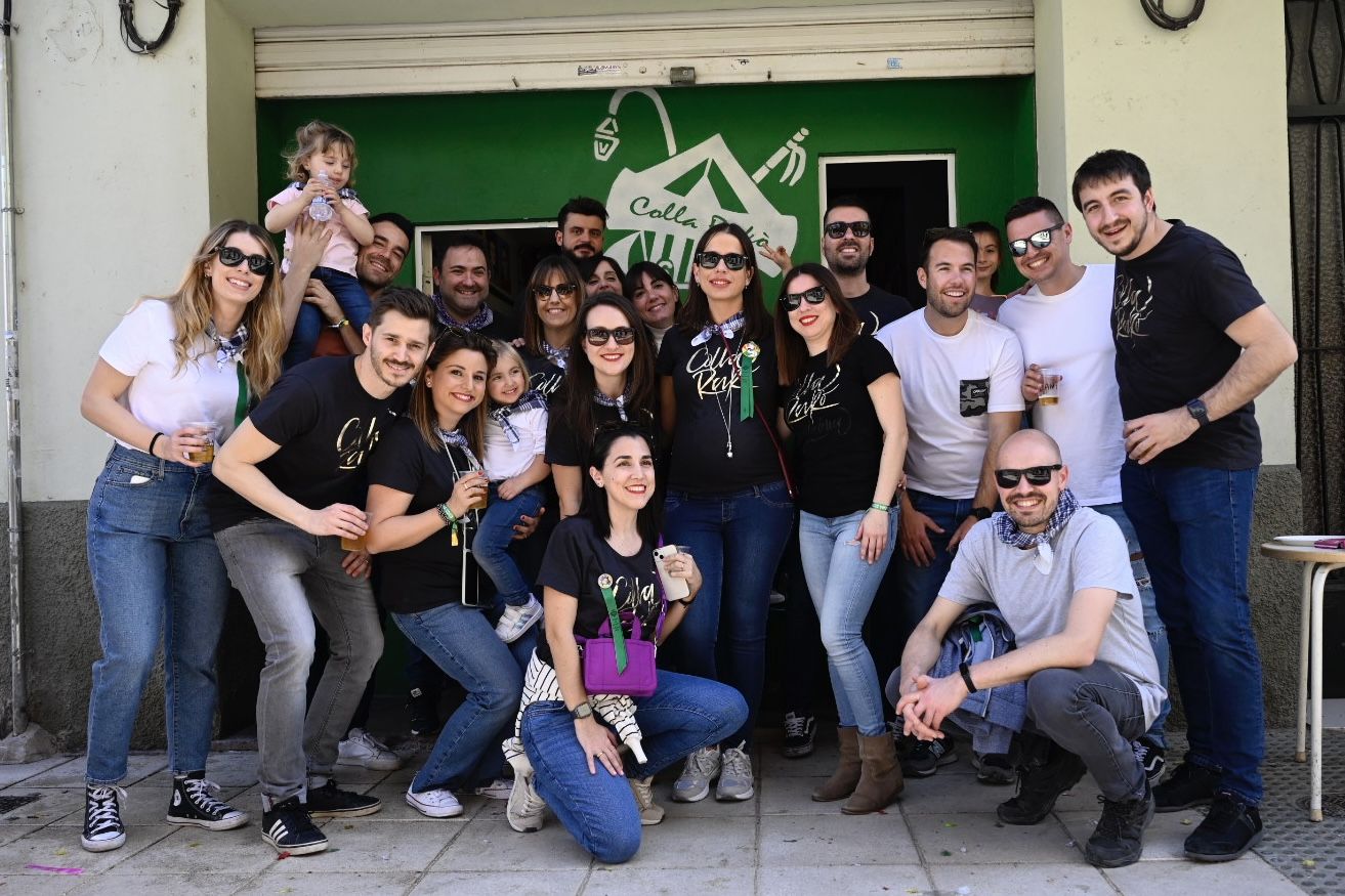 Búscate en la galería de fotos de las collas (II)