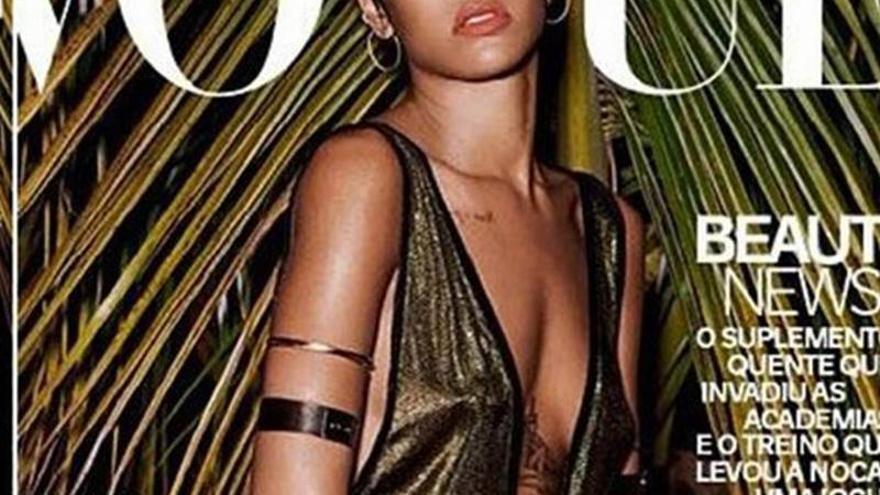 Una Rihanna exótica enseña su cuerpo sin tapujos