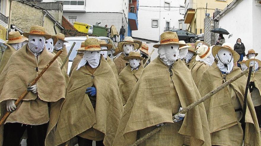 Los mascarones toman Arroyomolinos de la Vera