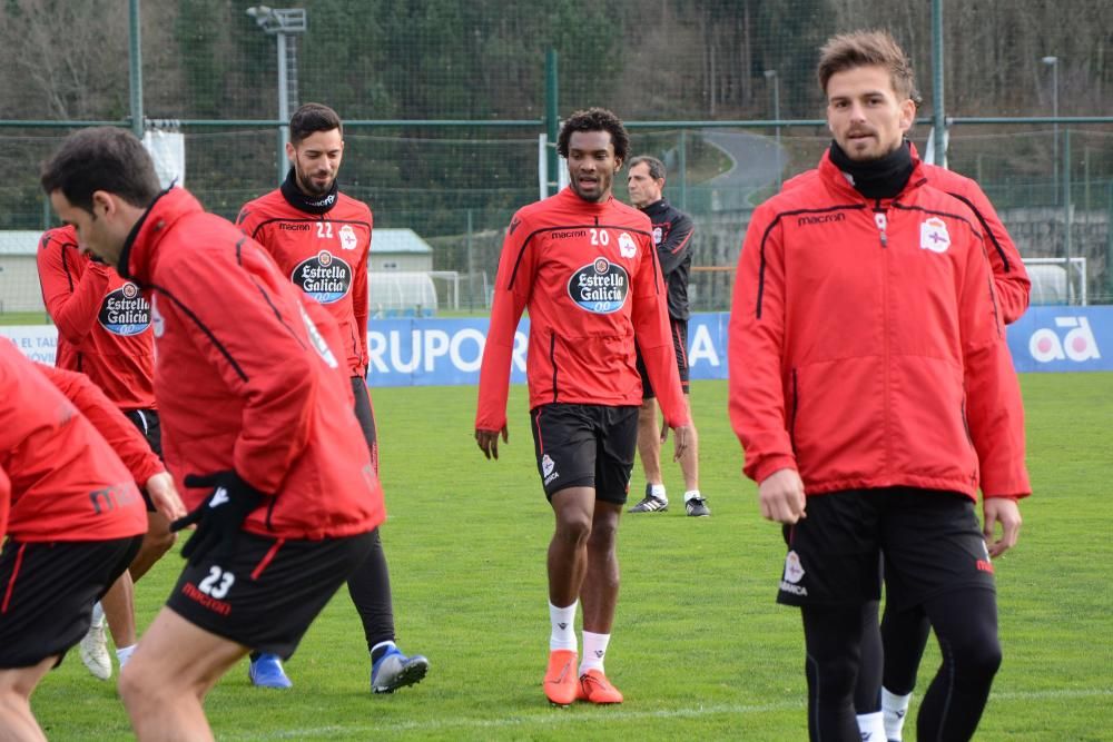 El preparador deportivista, Natxo González, ha facilitado la convocatoria del equipo coruñés tras el entrenamiento de esta mañana.