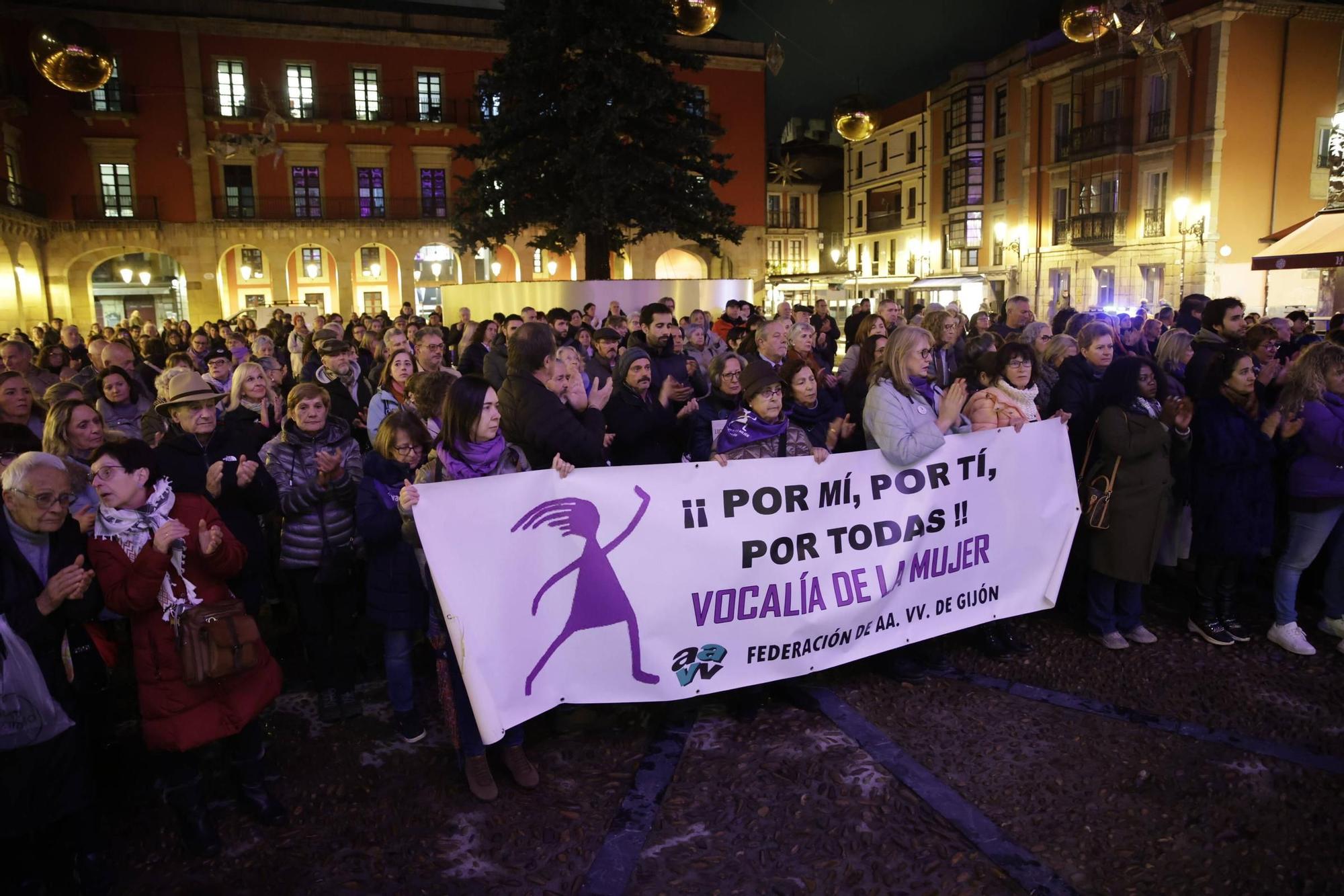 La concentración por el 25N en Gijón, en imágenes