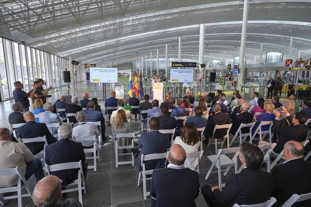 La ministra de Transportes, Raquel Sánchez, inaugura las terminales del Aeropuerto Tenerife Sur