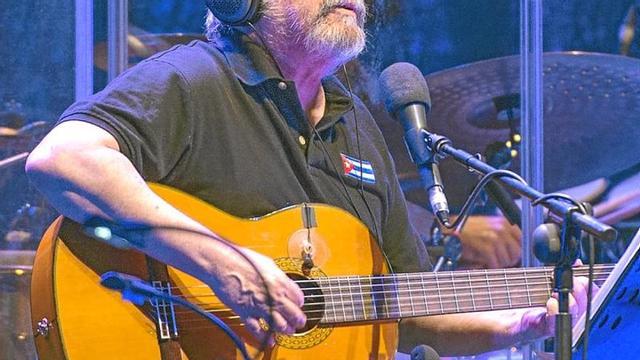 "La poesía y la música tienen, sobre todo, el poder de acompañarnos"