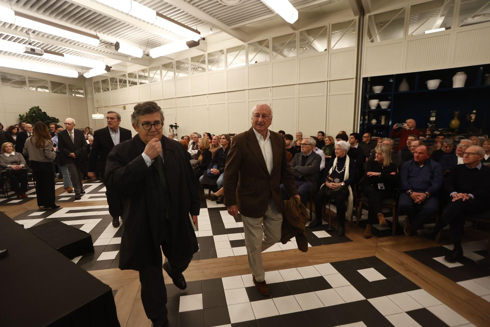 Los asistentes a la presentación del libro de Francisco Camps en un hotel de València