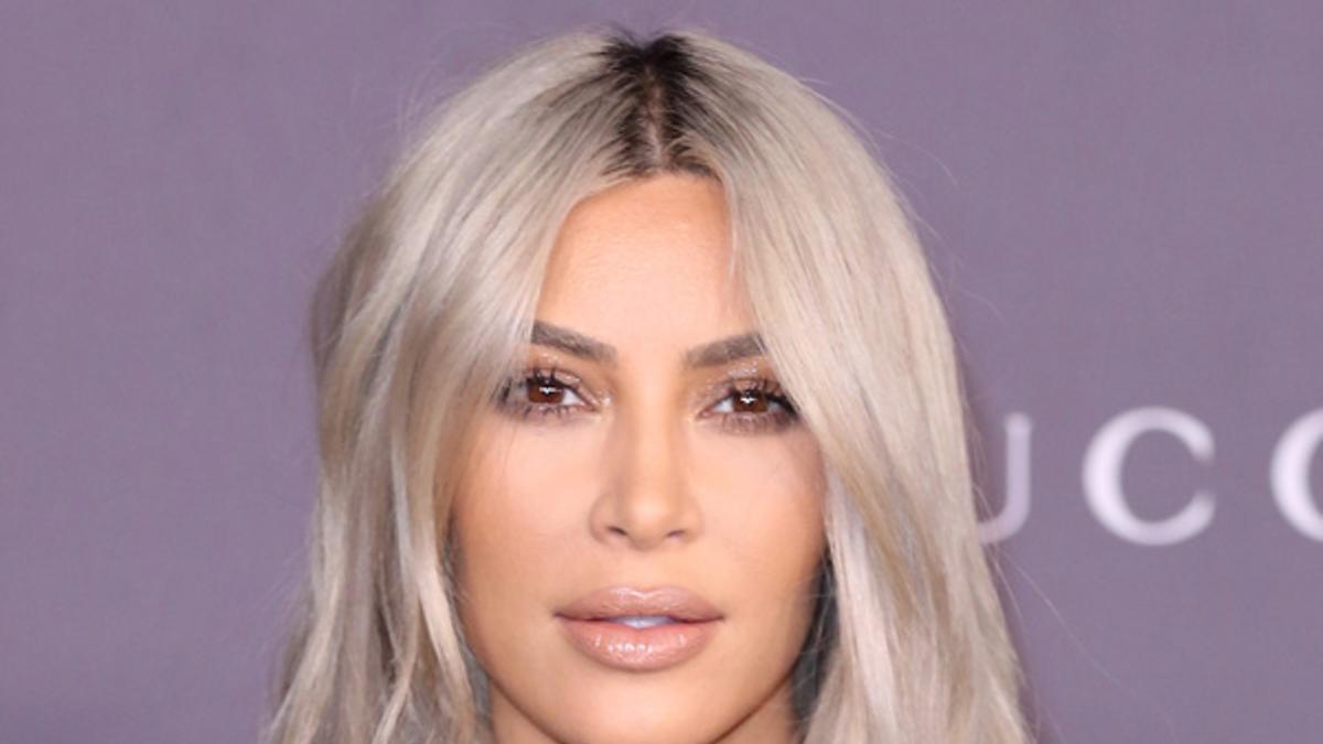 Kim Kardashian o cómo aplicar correctamente el iluminador