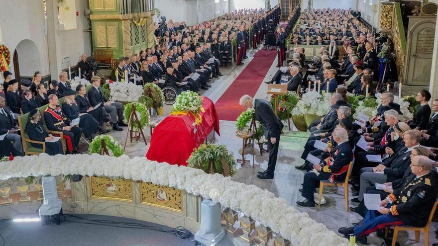 Noruega acomiada amb solemnitat el rei Harald, "l’avi del poble"