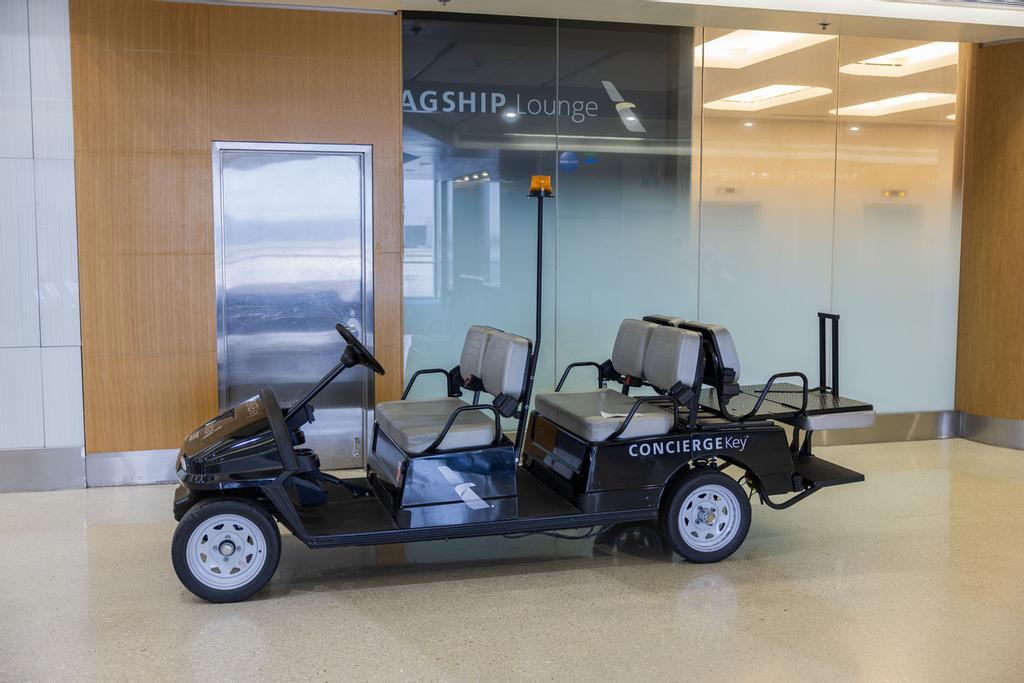 En muchos aeropuertos se deben caminar largas distancias.