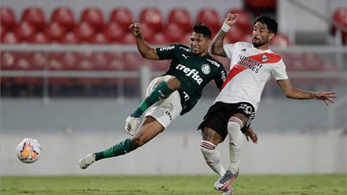 Rony, del Palmeiras, en una acción ofensiva en el partido de ida
