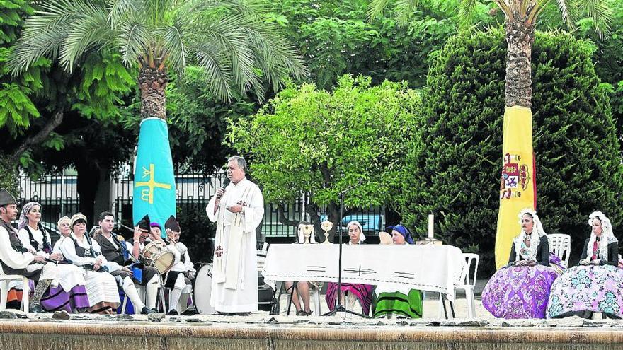 La misa de campaña en honor a la Patrona abrió ayer los actos del día de la Santina.