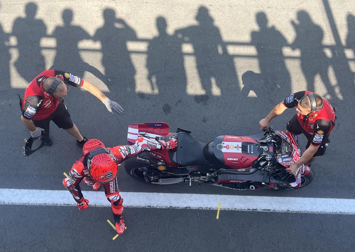 Marc Márquez, sin saberlo, ha tenido la suerte de que podrá bajarse de una Ducati para subirse a otra Ducati.